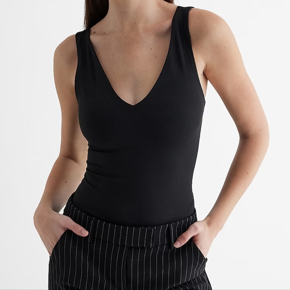 Express body contour black tank